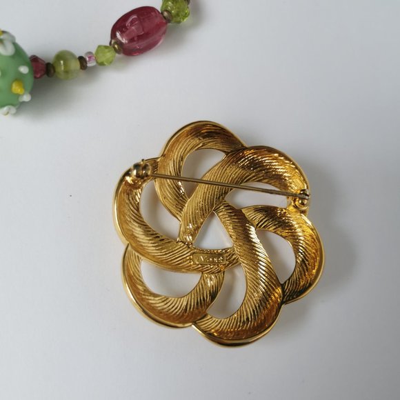 Vintage Signed Monet Swirl/Knot  Gold Tone Brooch - Picture 5 of 6